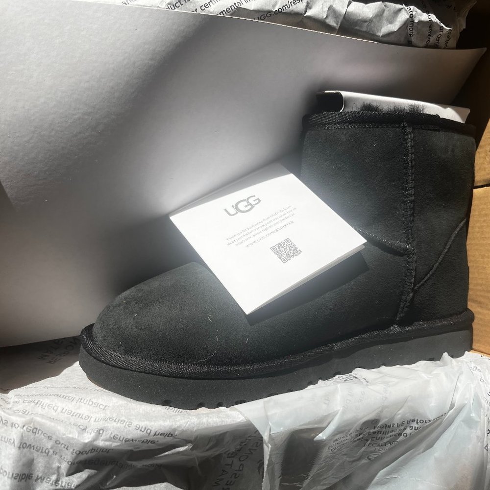 NEW - Ugg Women's Classic II Mini Winter Boots